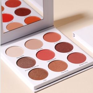 Give them LALA eye palette